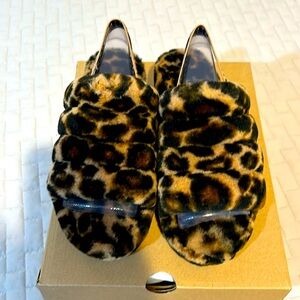 New inbox Ugg  Australia, Yeah slides sandals, leopard print size 9 women